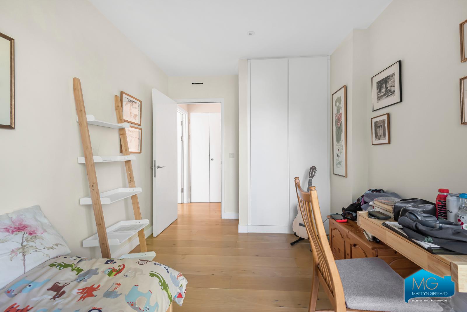 2 bedroom Apartment to rent - Martyn Gerrard
