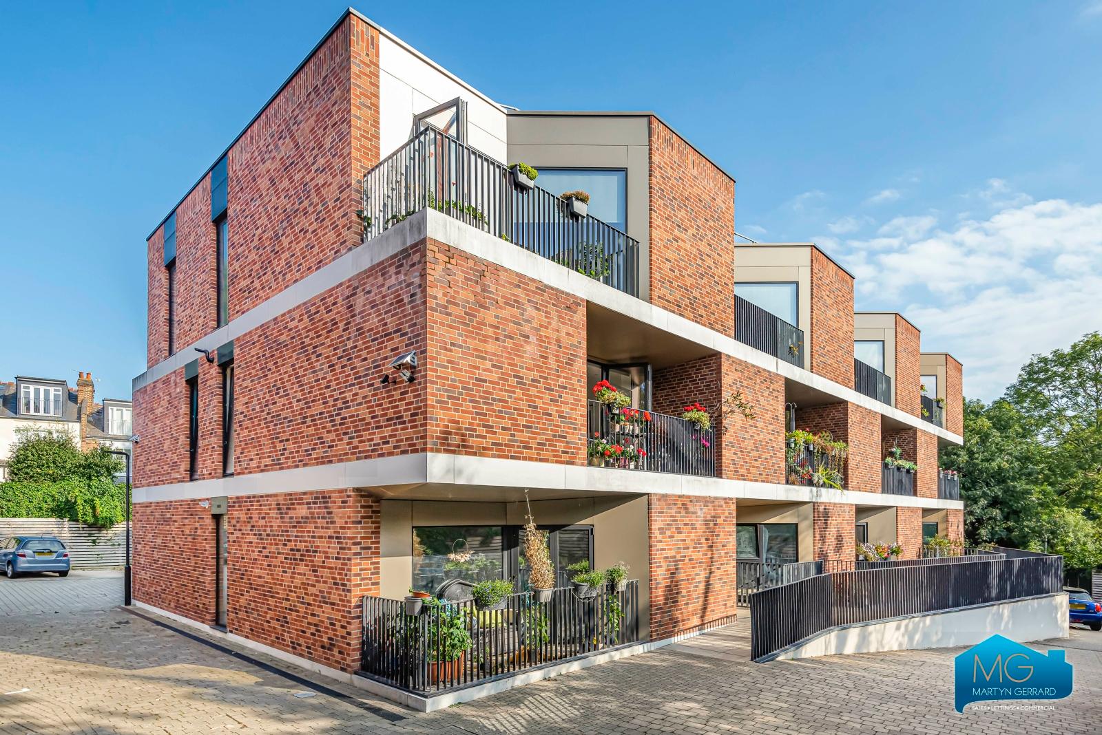 2 bedroom Apartment to rent - Martyn Gerrard
