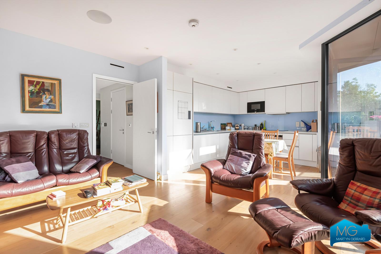 2 bedroom Apartment to rent - Martyn Gerrard