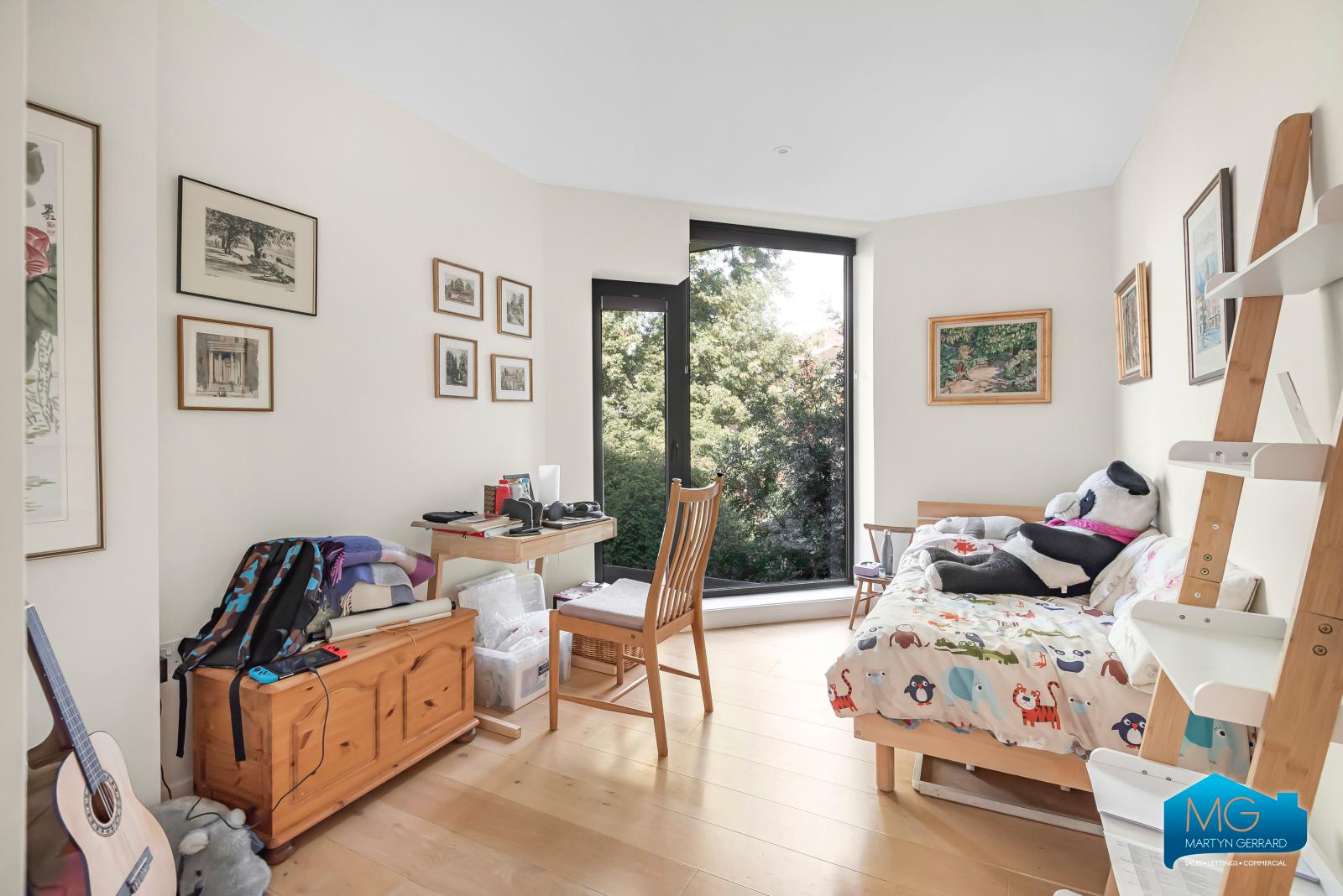 2 bedroom Apartment to rent - Martyn Gerrard