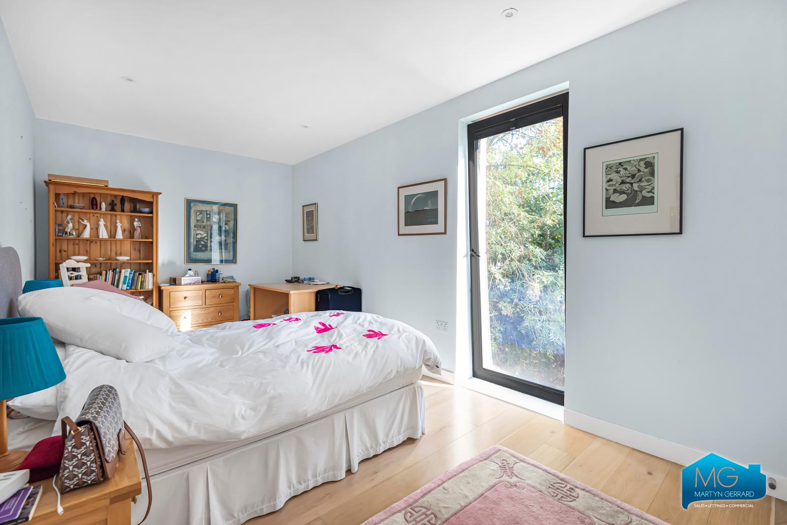2 bedroom Apartment to rent - Martyn Gerrard