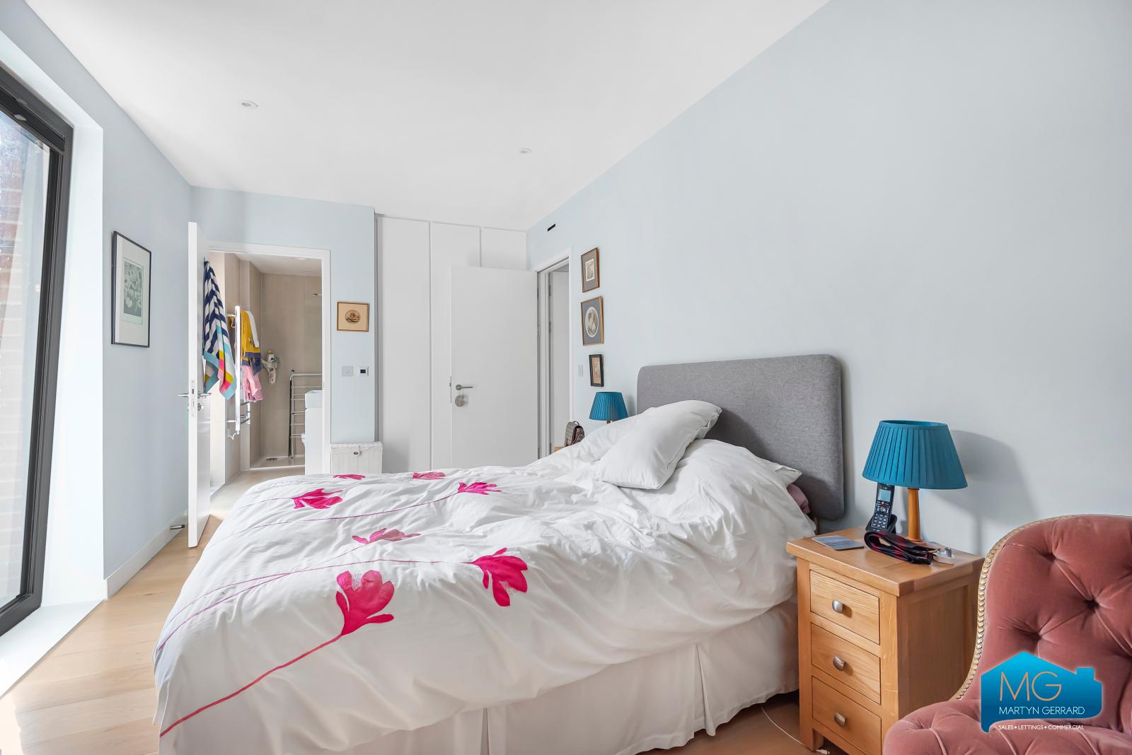 2 bedroom Apartment to rent - Martyn Gerrard