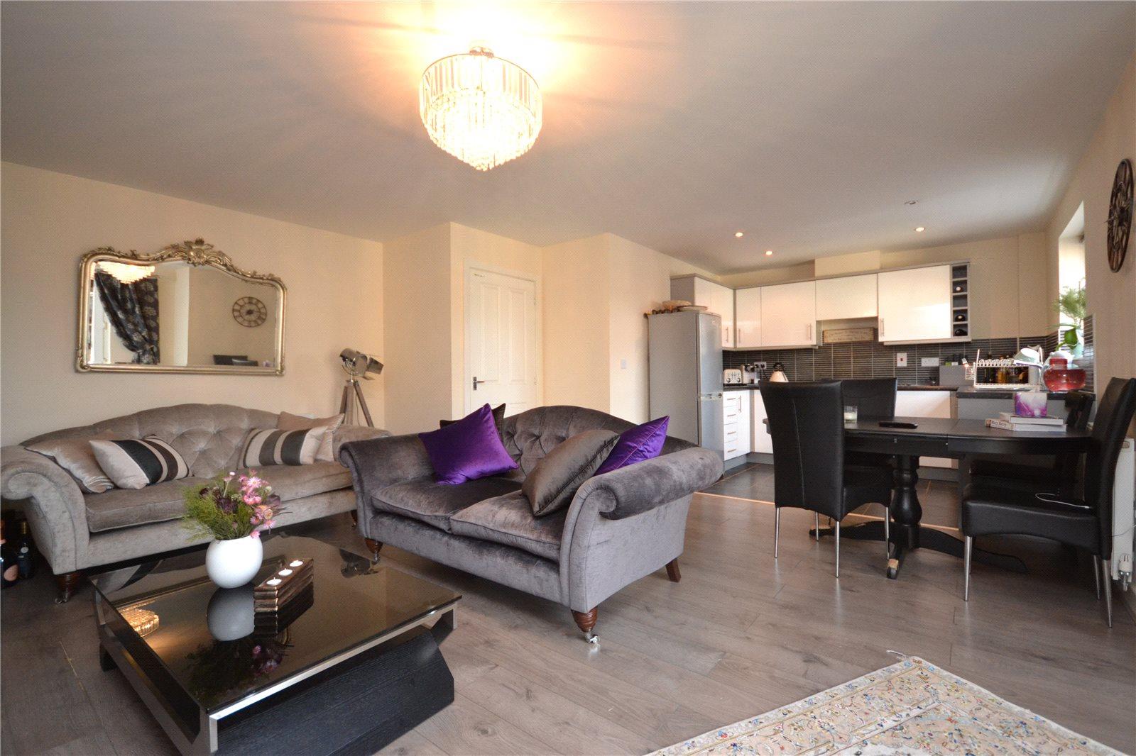 2 bedroom Property to rent + ' - Martyn Gerrard
