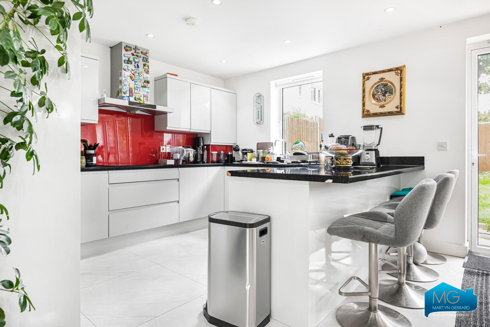 4 bedroom Detached House to rent - Martyn Gerrard