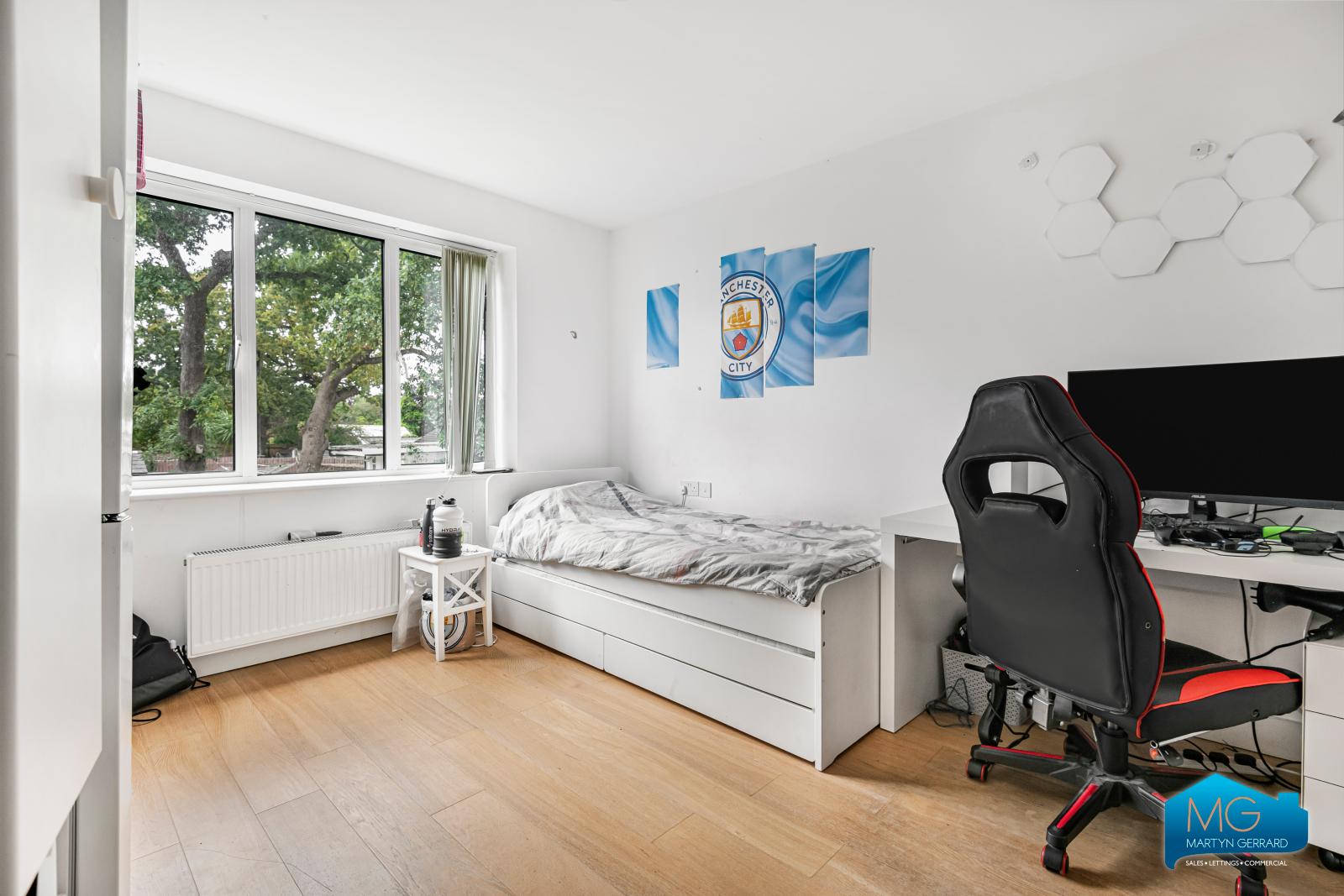 4 bedroom Detached House to rent - Martyn Gerrard