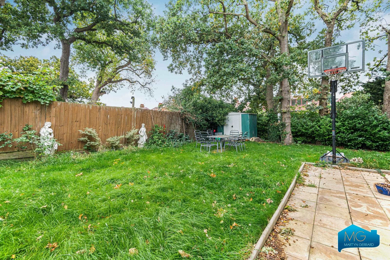 4 bedroom Detached House to rent - Martyn Gerrard