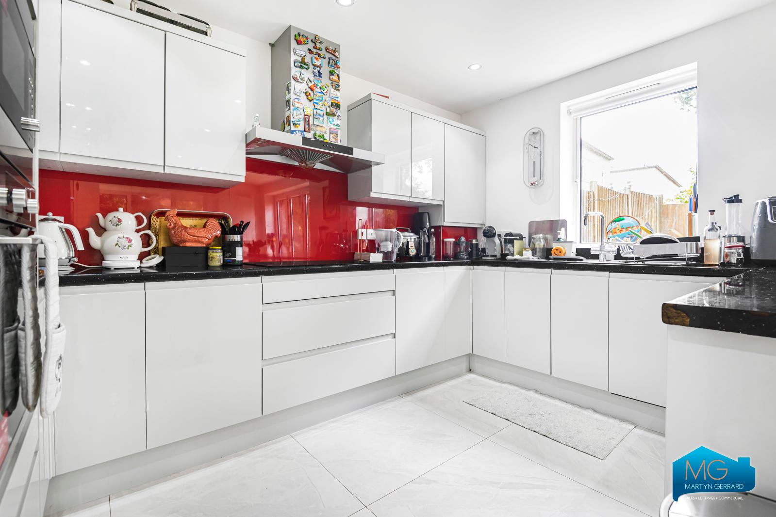 4 bedroom Detached House to rent - Martyn Gerrard