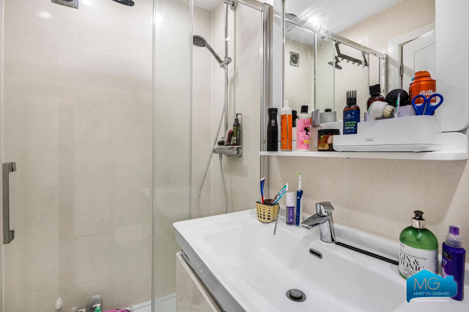 4 bedroom Detached House to rent - Martyn Gerrard