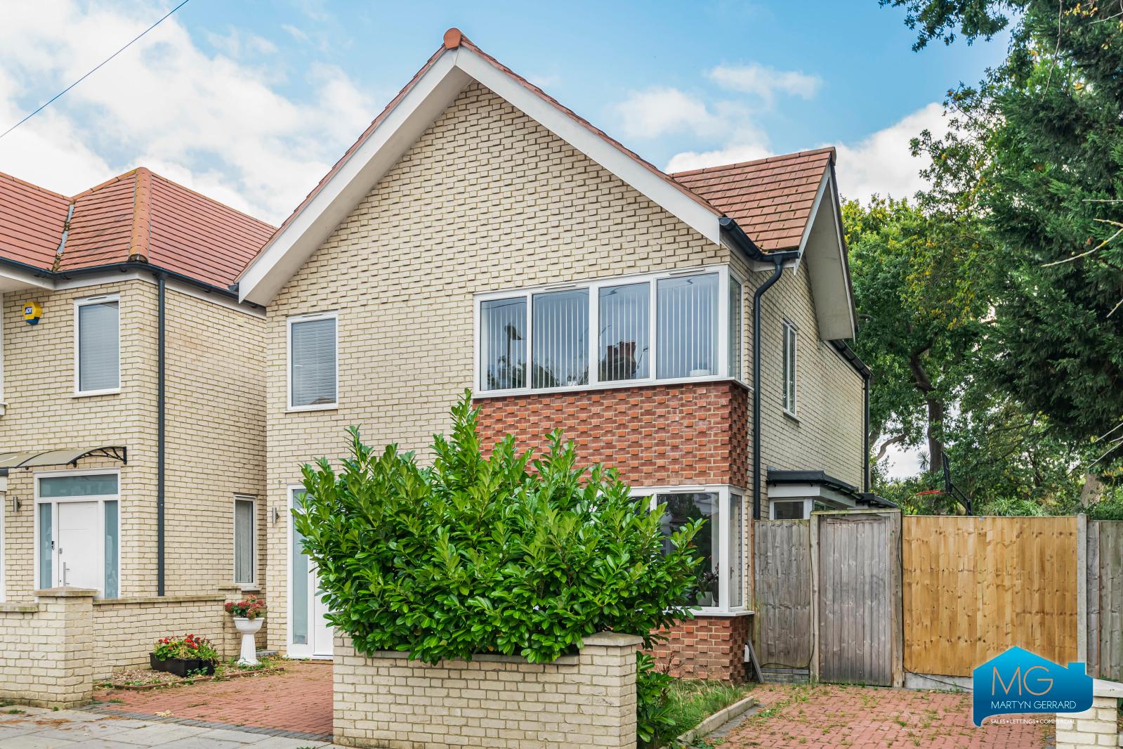 4 bedroom Detached House to rent - Martyn Gerrard
