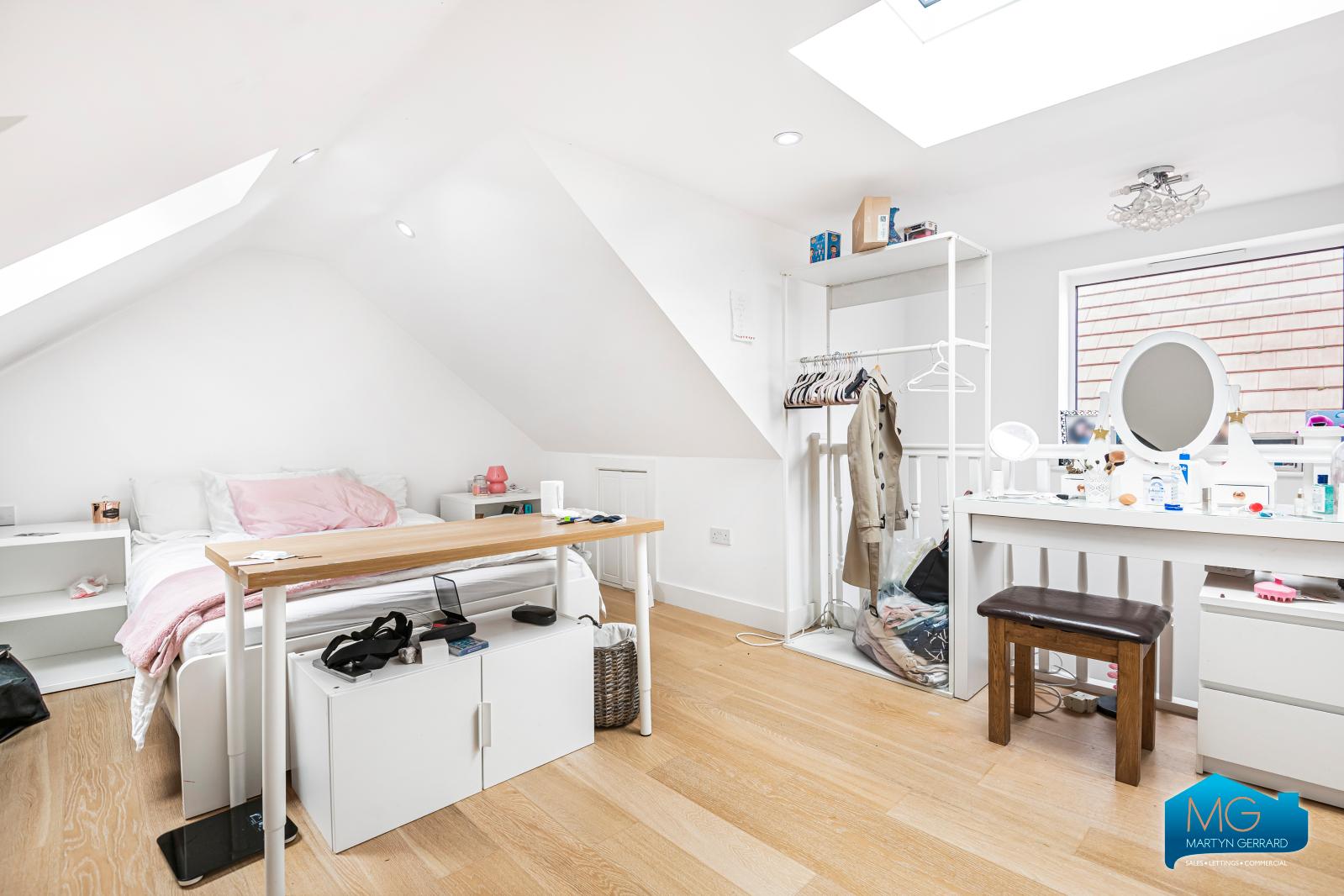 4 bedroom Detached House to rent - Martyn Gerrard