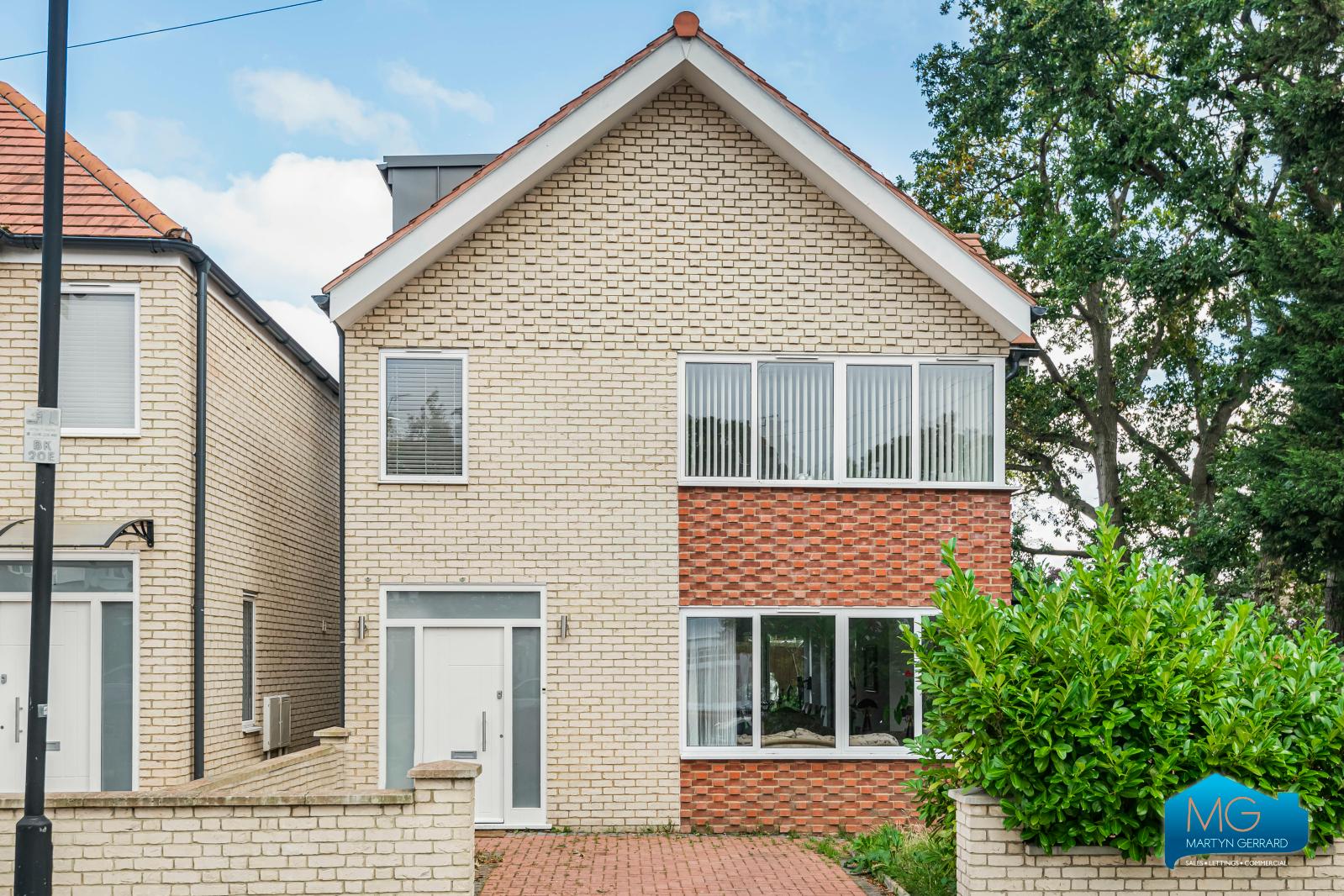4 bedroom Detached House to rent - Martyn Gerrard