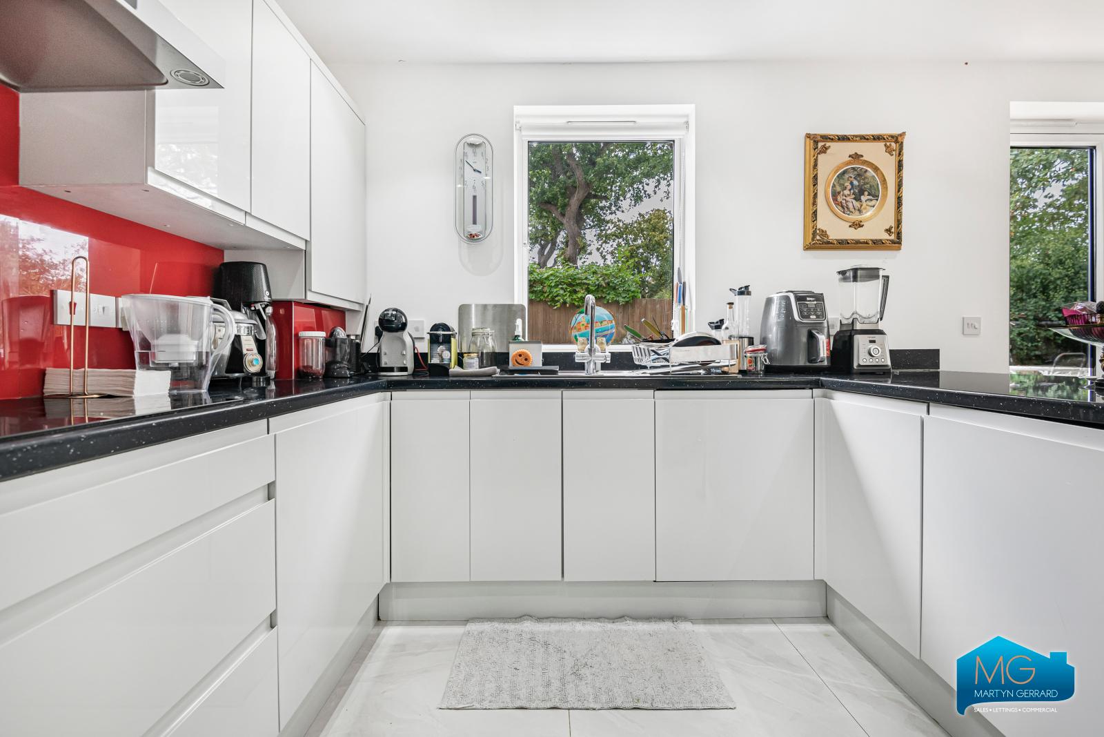 4 bedroom Detached House to rent - Martyn Gerrard