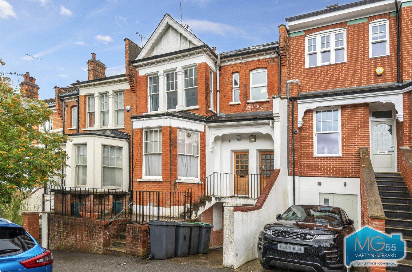 3 bedroom Apartment to rent - Martyn Gerrard