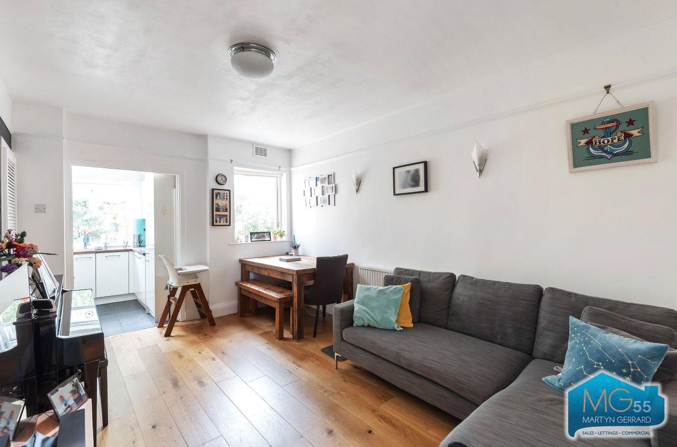 3 bedroom Apartment to rent - Martyn Gerrard