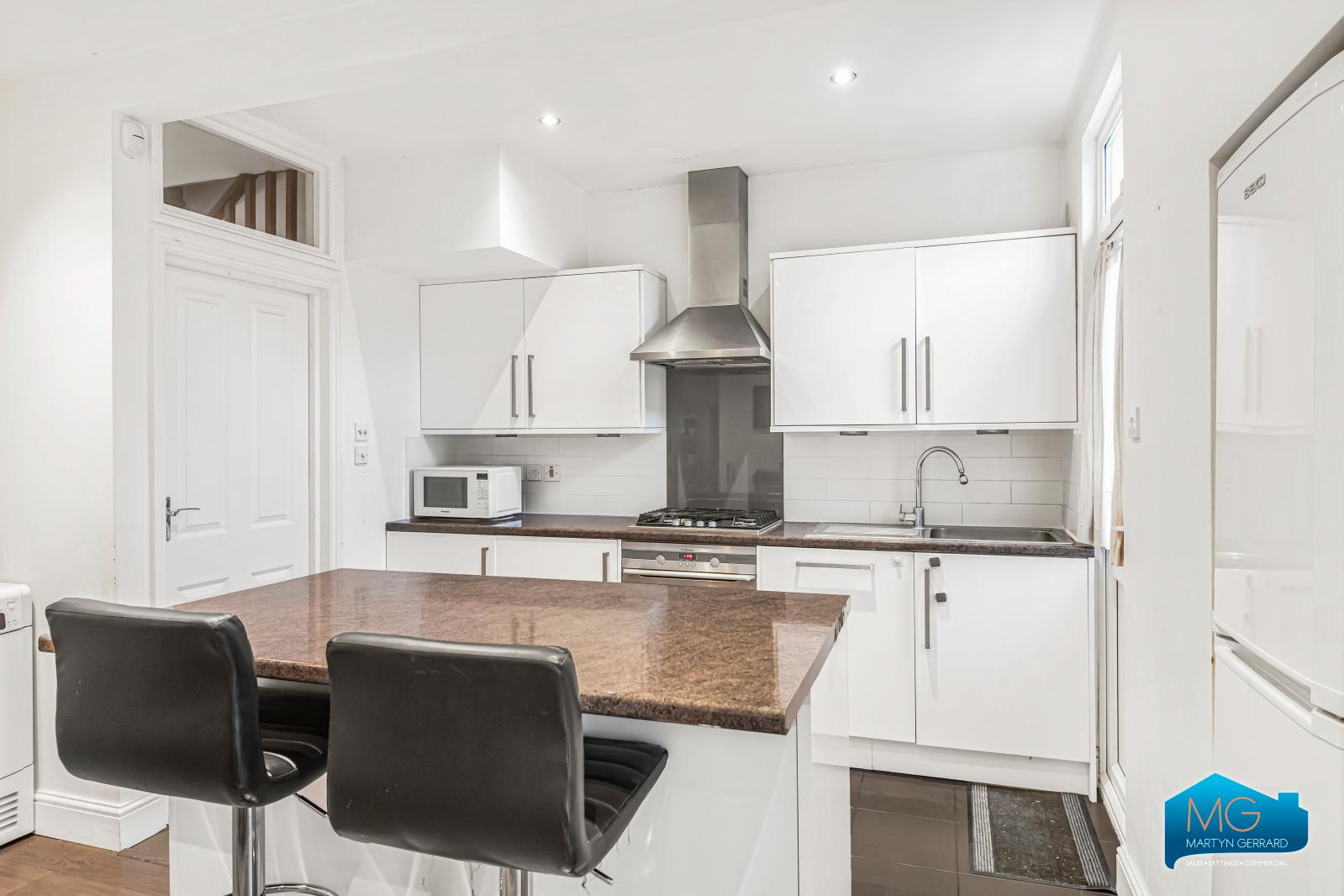 3 bedroom End of Terrace House to rent - Martyn Gerrard