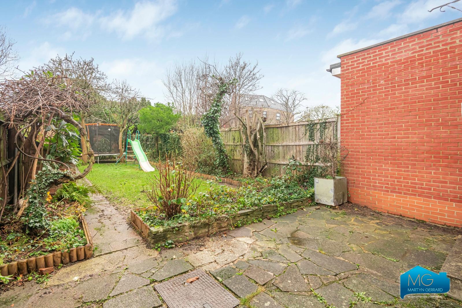 3 bedroom End of Terrace House to rent - Martyn Gerrard