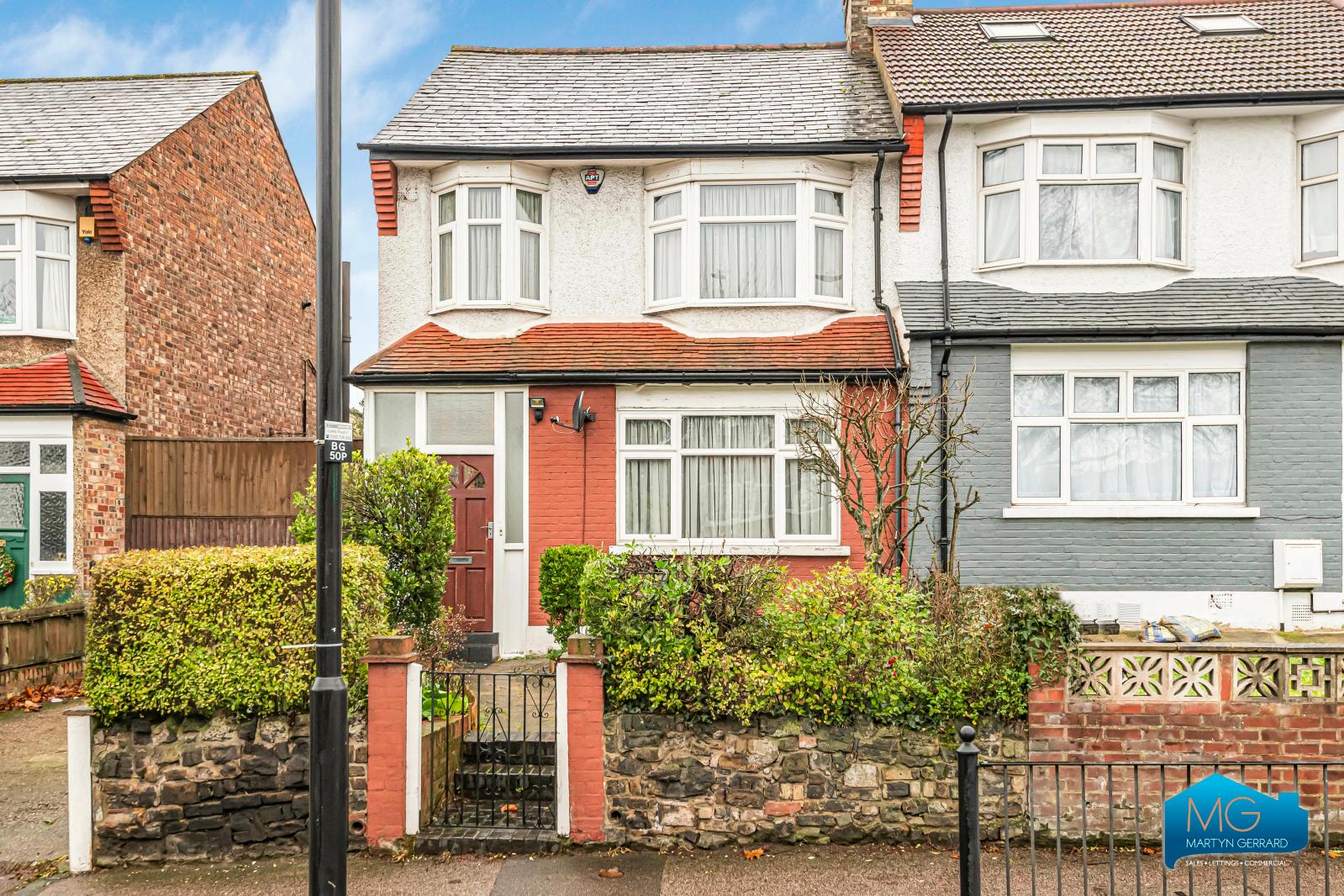 3 bedroom End of Terrace House to rent - Martyn Gerrard