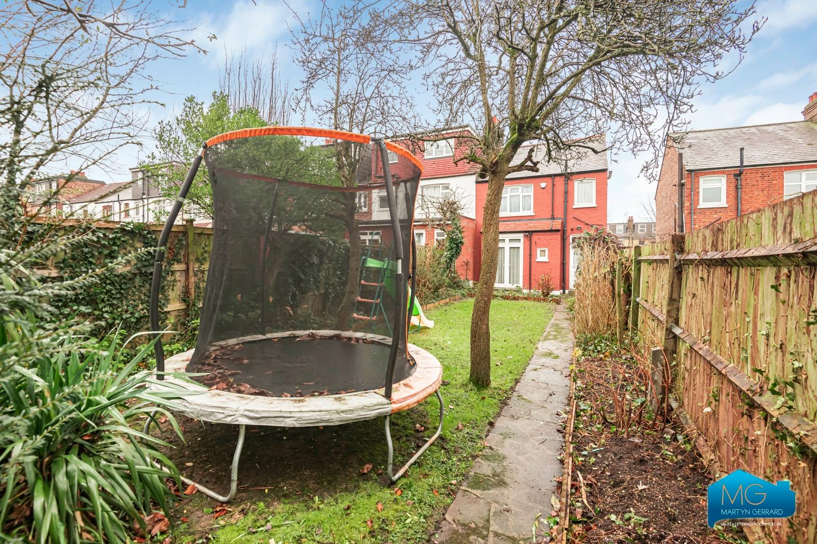 3 bedroom End of Terrace House to rent - Martyn Gerrard