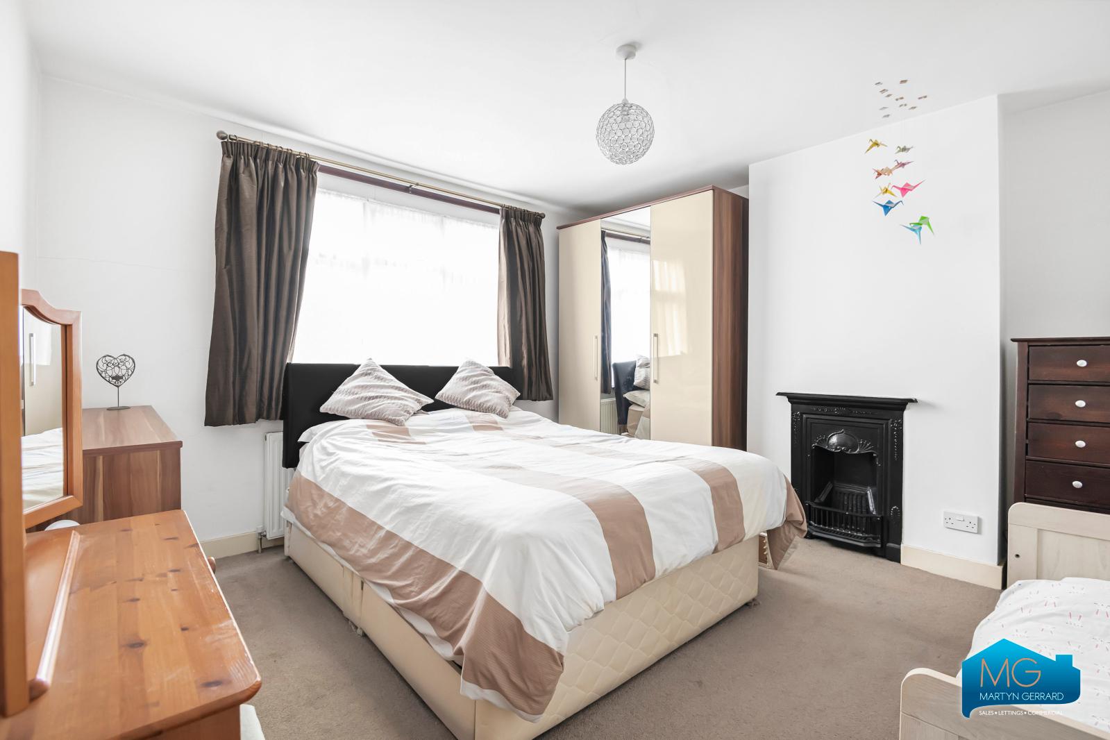 3 bedroom End of Terrace House to rent - Martyn Gerrard