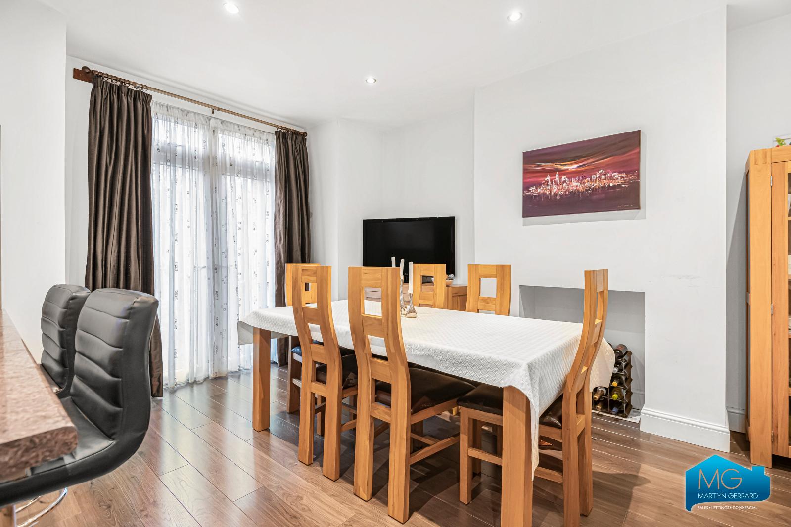 3 bedroom End of Terrace House to rent - Martyn Gerrard