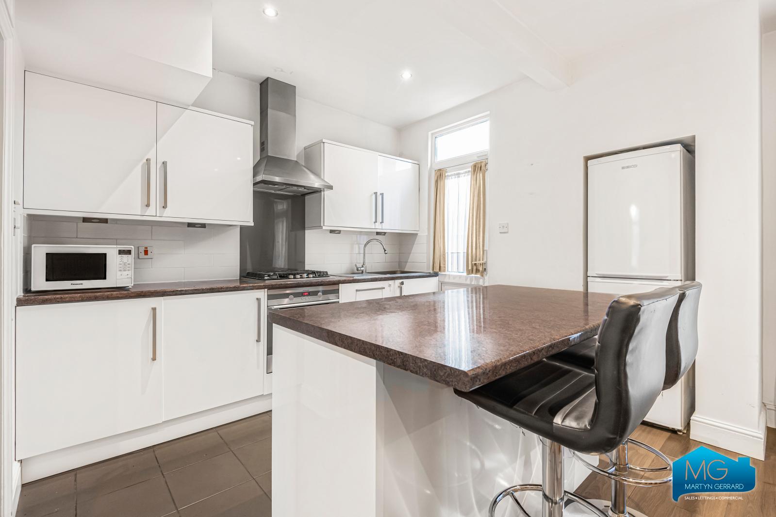 3 bedroom End of Terrace House to rent - Martyn Gerrard
