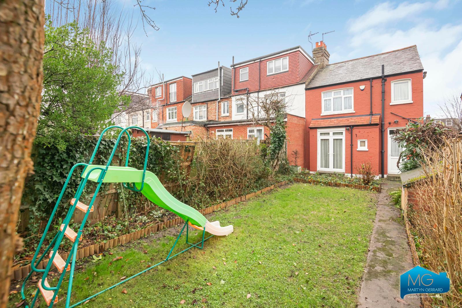 3 bedroom End of Terrace House to rent - Martyn Gerrard