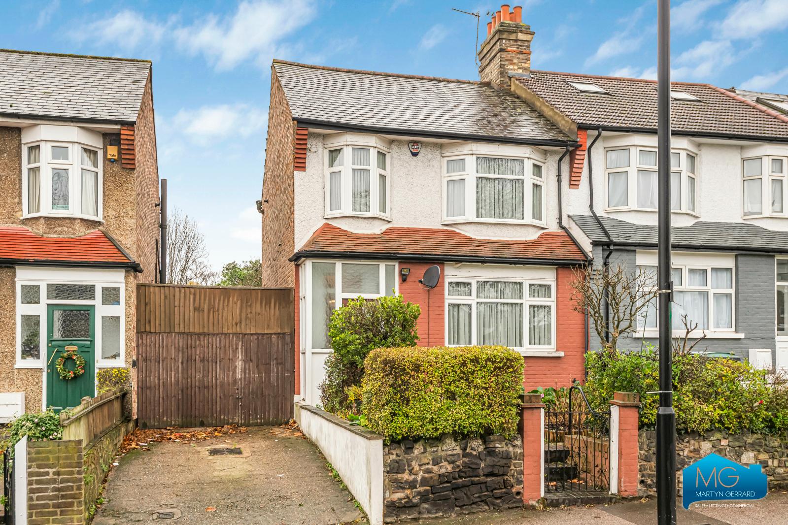 3 bedroom End of Terrace House to rent - Martyn Gerrard