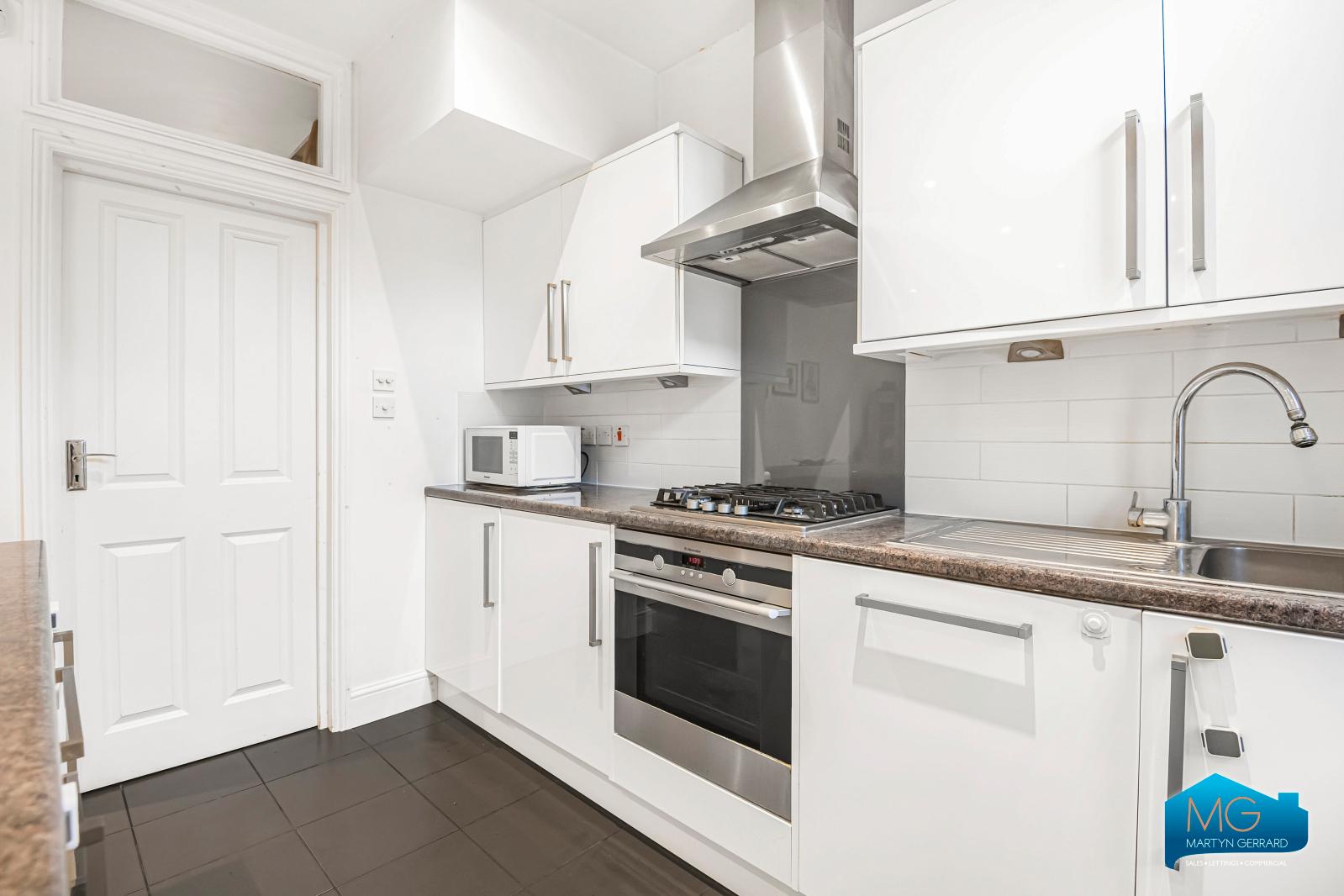 3 bedroom End of Terrace House to rent - Martyn Gerrard