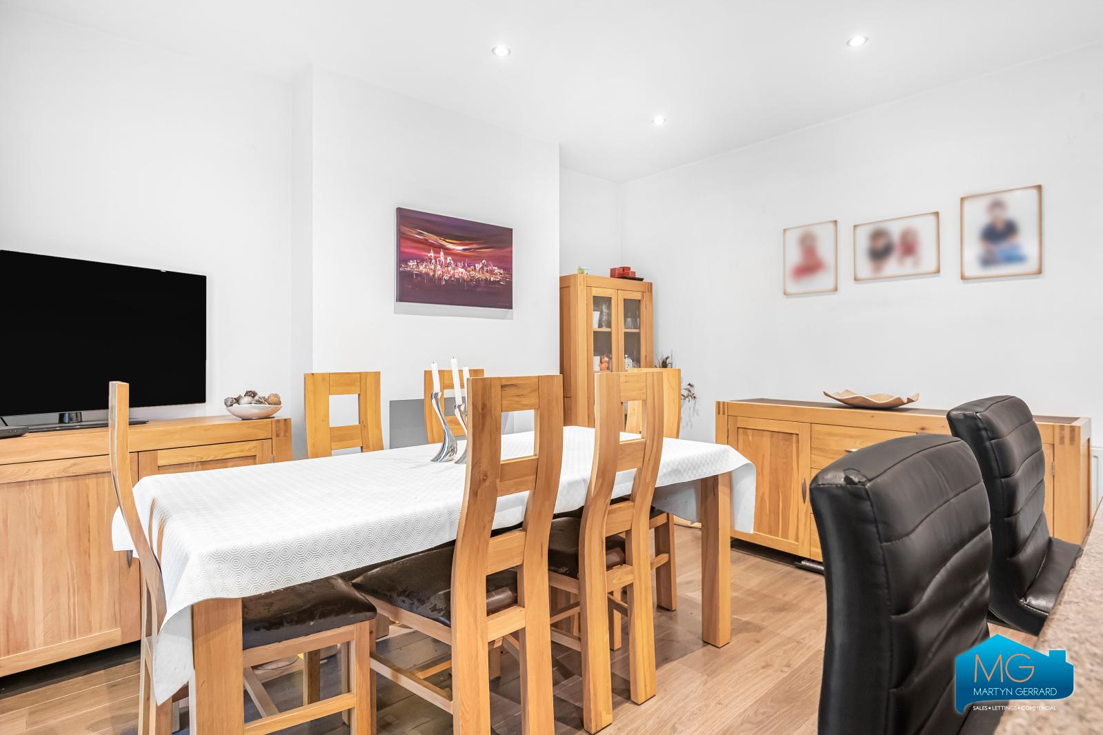 3 bedroom End of Terrace House to rent - Martyn Gerrard