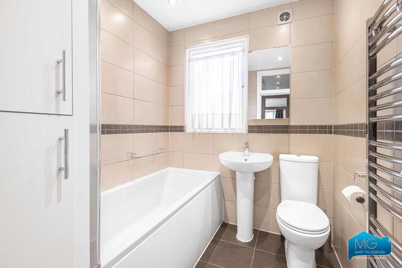 3 bedroom End of Terrace House to rent - Martyn Gerrard