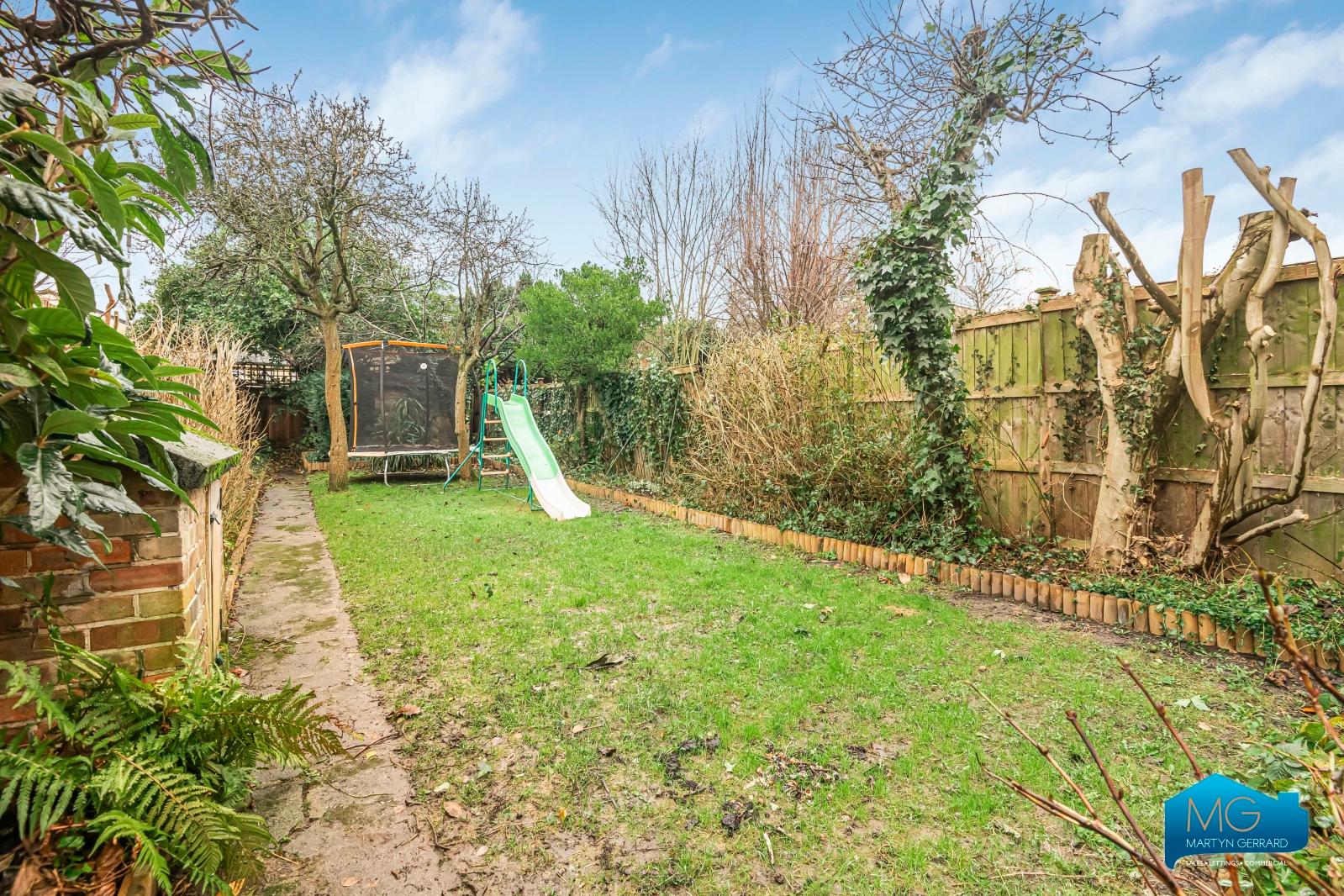 3 bedroom End of Terrace House to rent - Martyn Gerrard
