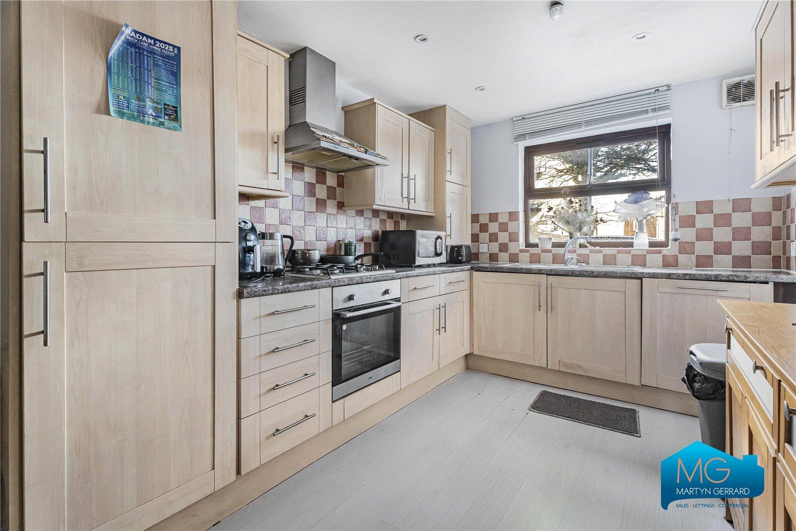 2 bedroom Ground Floor Flat to rent - Martyn Gerrard