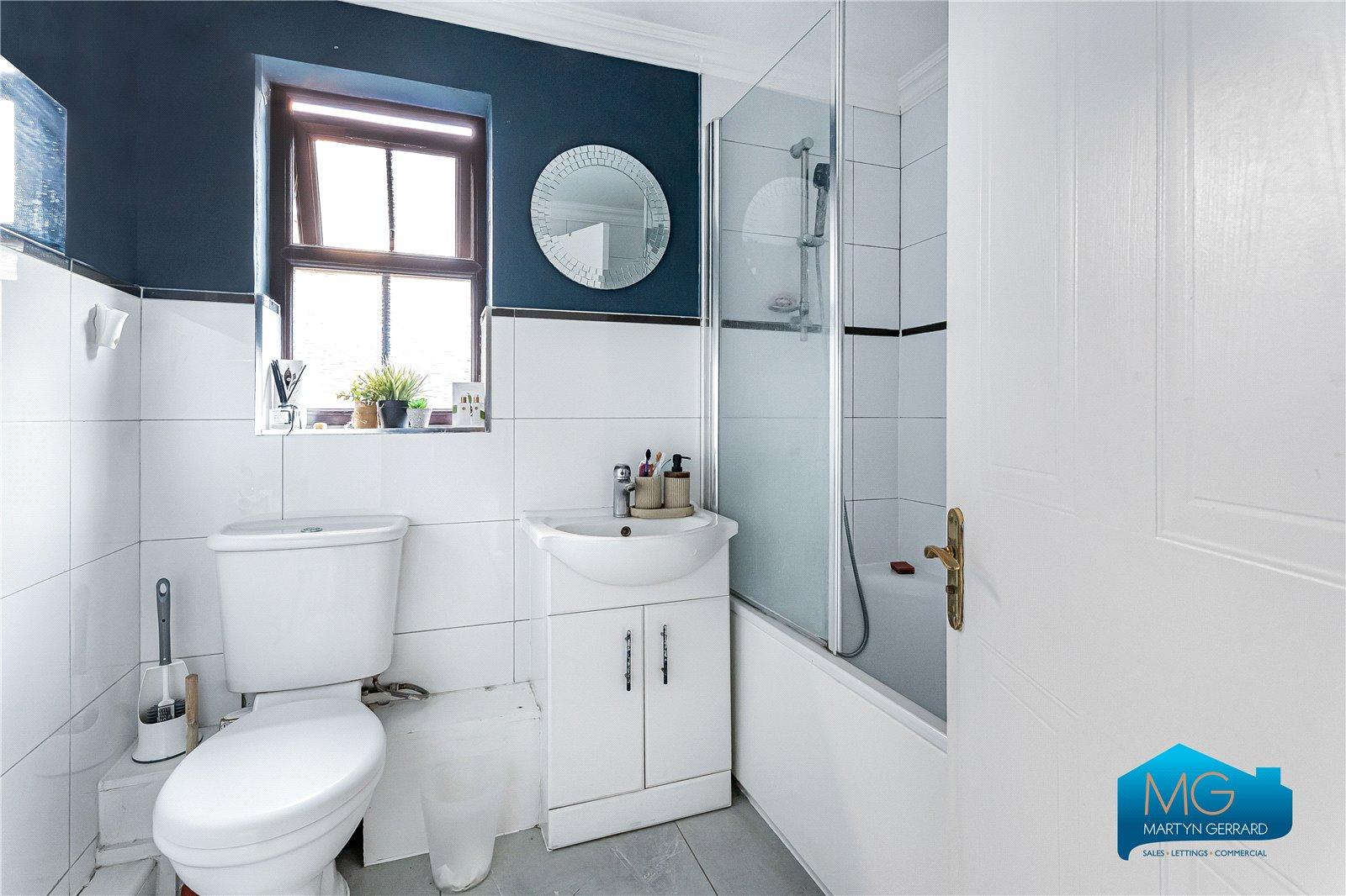 2 bedroom Ground Floor Flat to rent - Martyn Gerrard