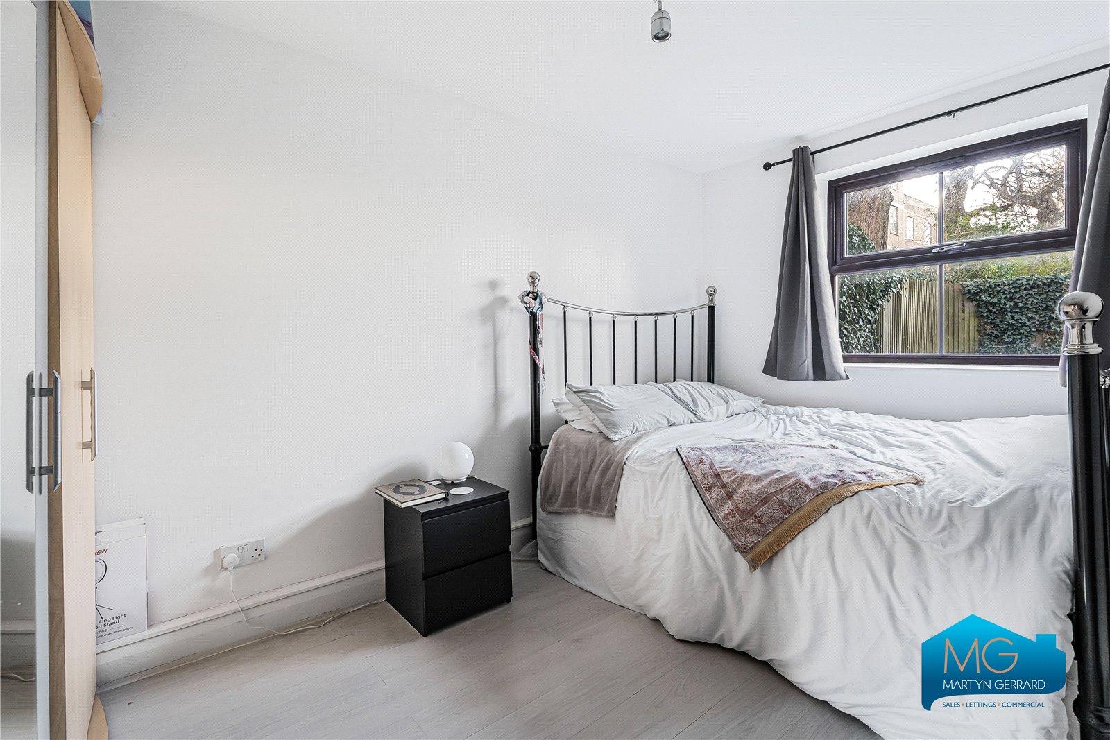 2 bedroom Ground Floor Flat to rent - Martyn Gerrard