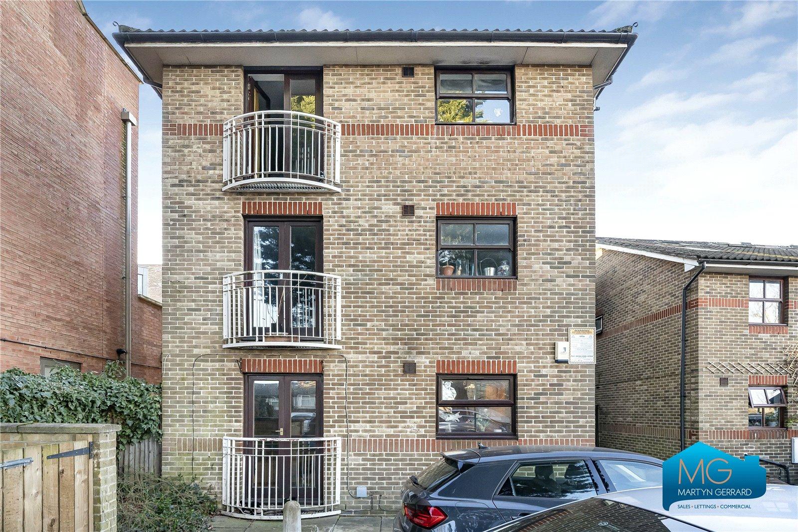 2 bedroom Ground Floor Flat to rent - Martyn Gerrard