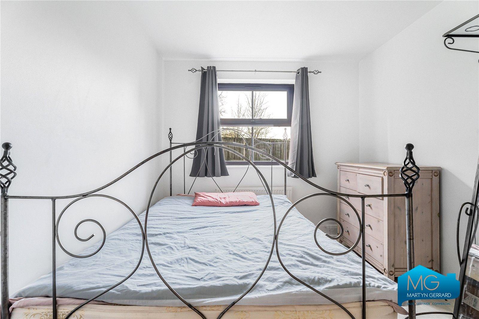 2 bedroom Ground Floor Flat to rent - Martyn Gerrard