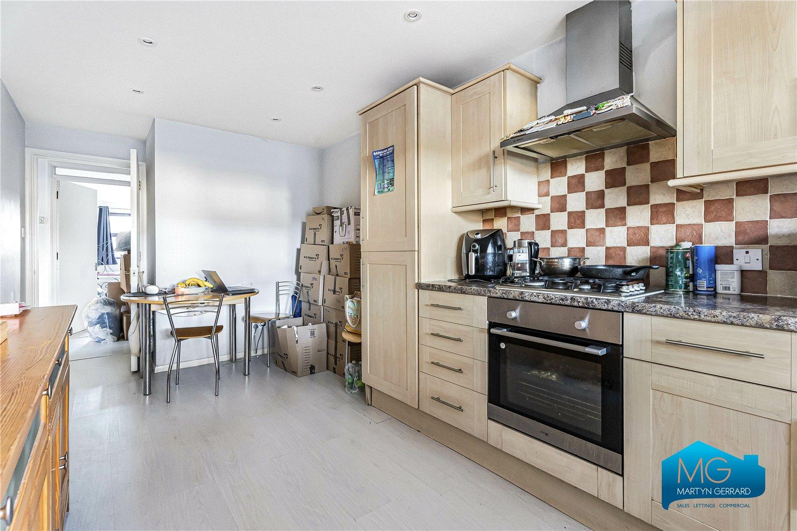 2 bedroom Ground Floor Flat to rent - Martyn Gerrard