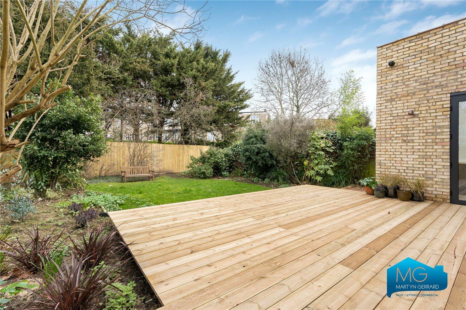 4 bedroom Semi-Detached House to rent - Martyn Gerrard