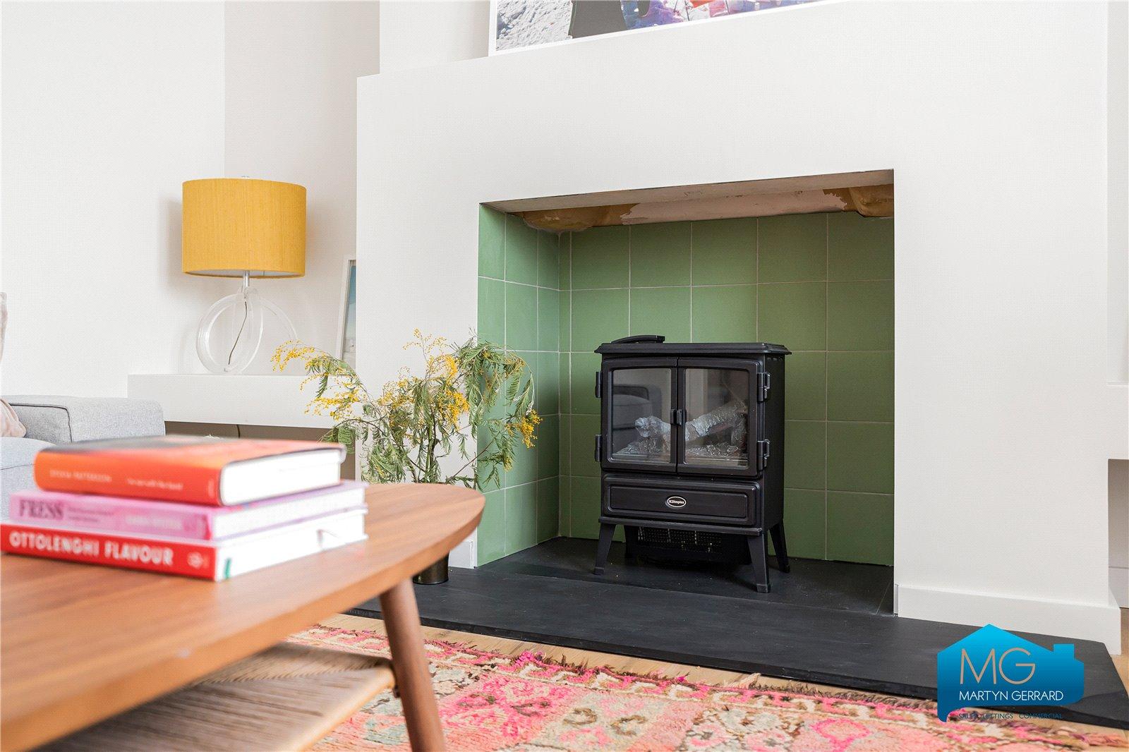 4 bedroom Semi-Detached House to rent - Martyn Gerrard