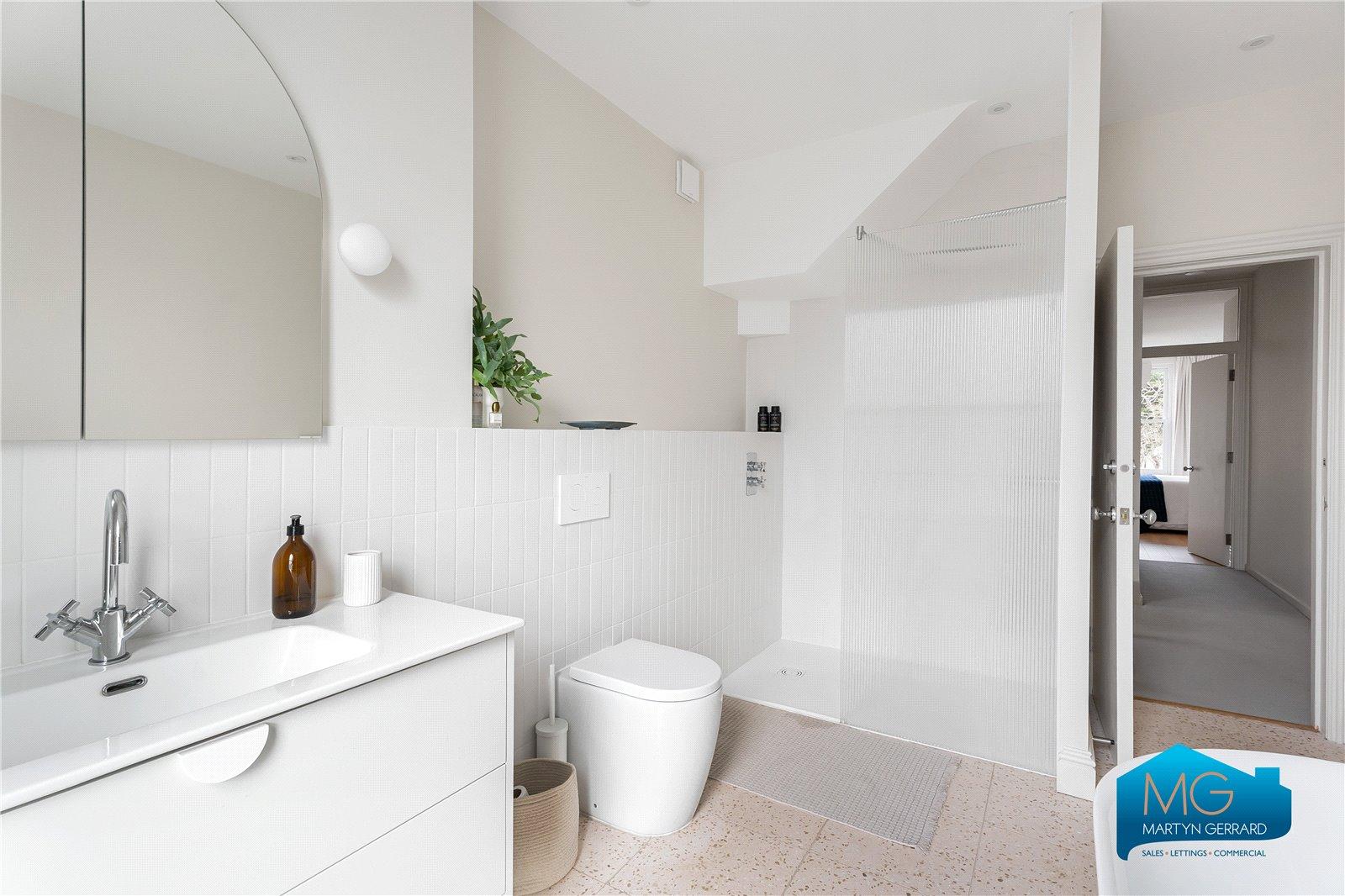 4 bedroom Semi-Detached House to rent - Martyn Gerrard