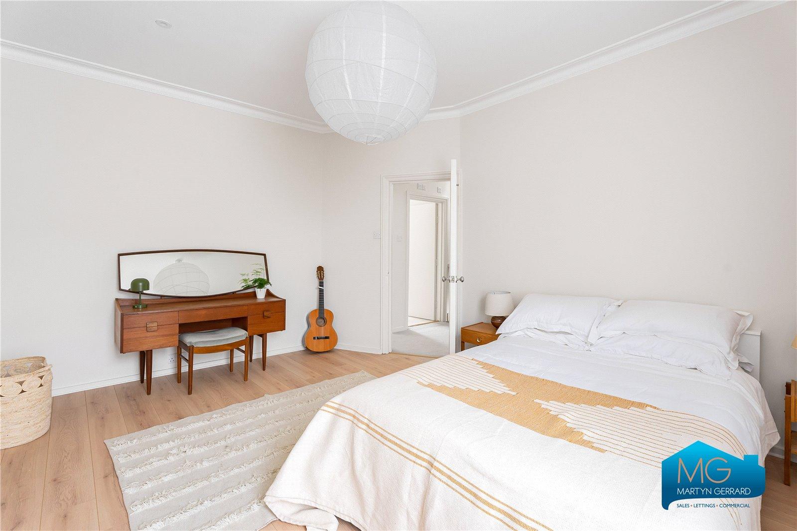 4 bedroom Semi-Detached House to rent - Martyn Gerrard