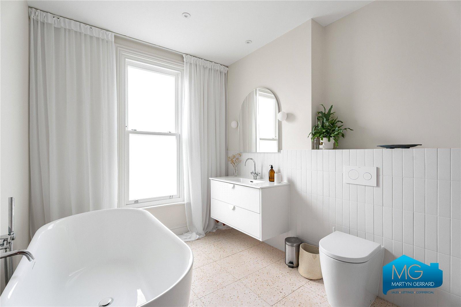 4 bedroom Semi-Detached House to rent - Martyn Gerrard