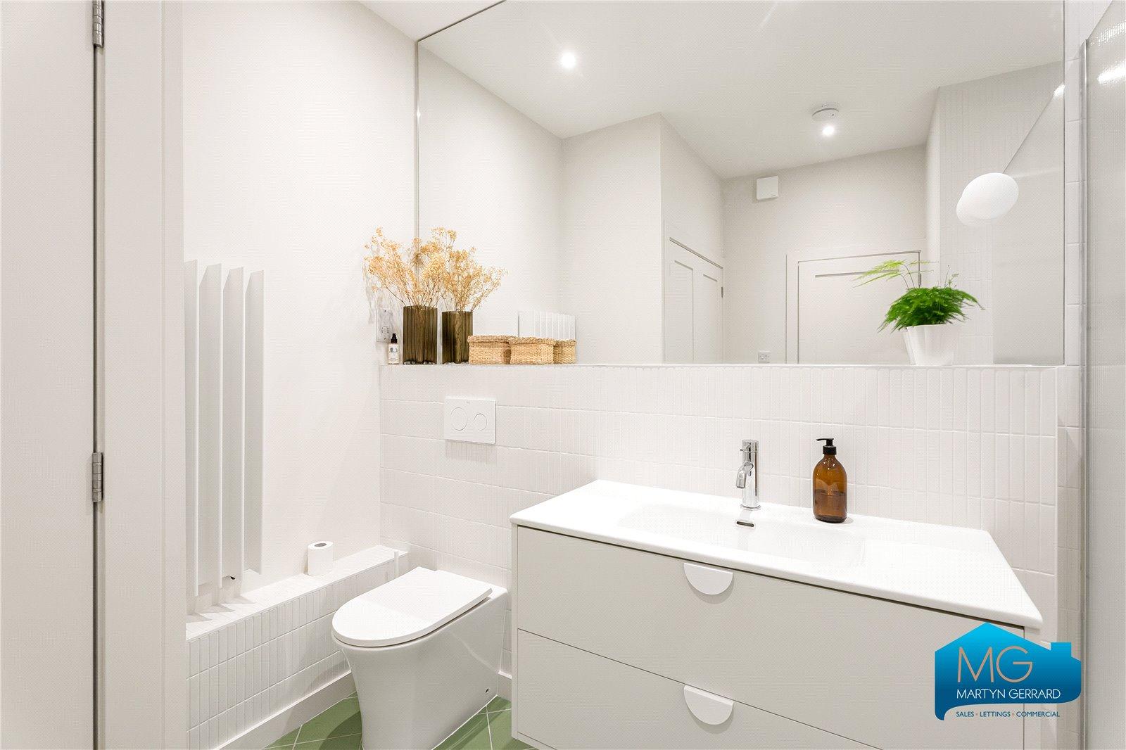 4 bedroom Semi-Detached House to rent - Martyn Gerrard