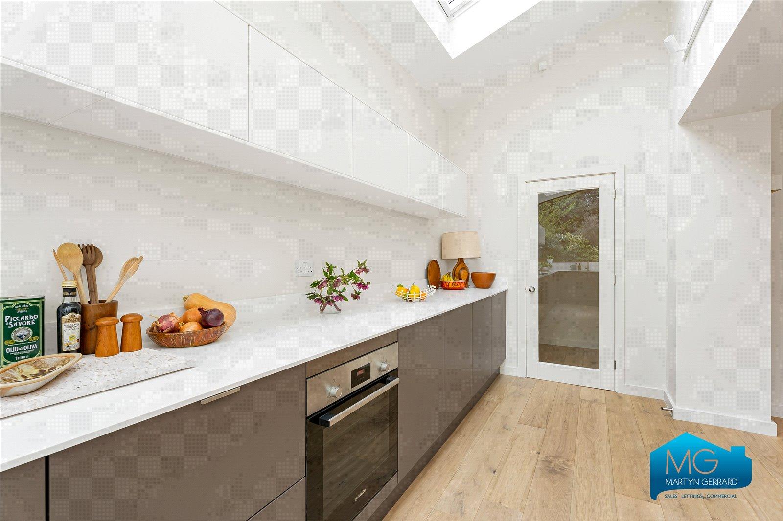 4 bedroom Semi-Detached House to rent - Martyn Gerrard