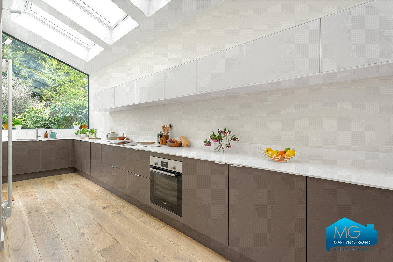 4 bedroom Semi-Detached House to rent - Martyn Gerrard
