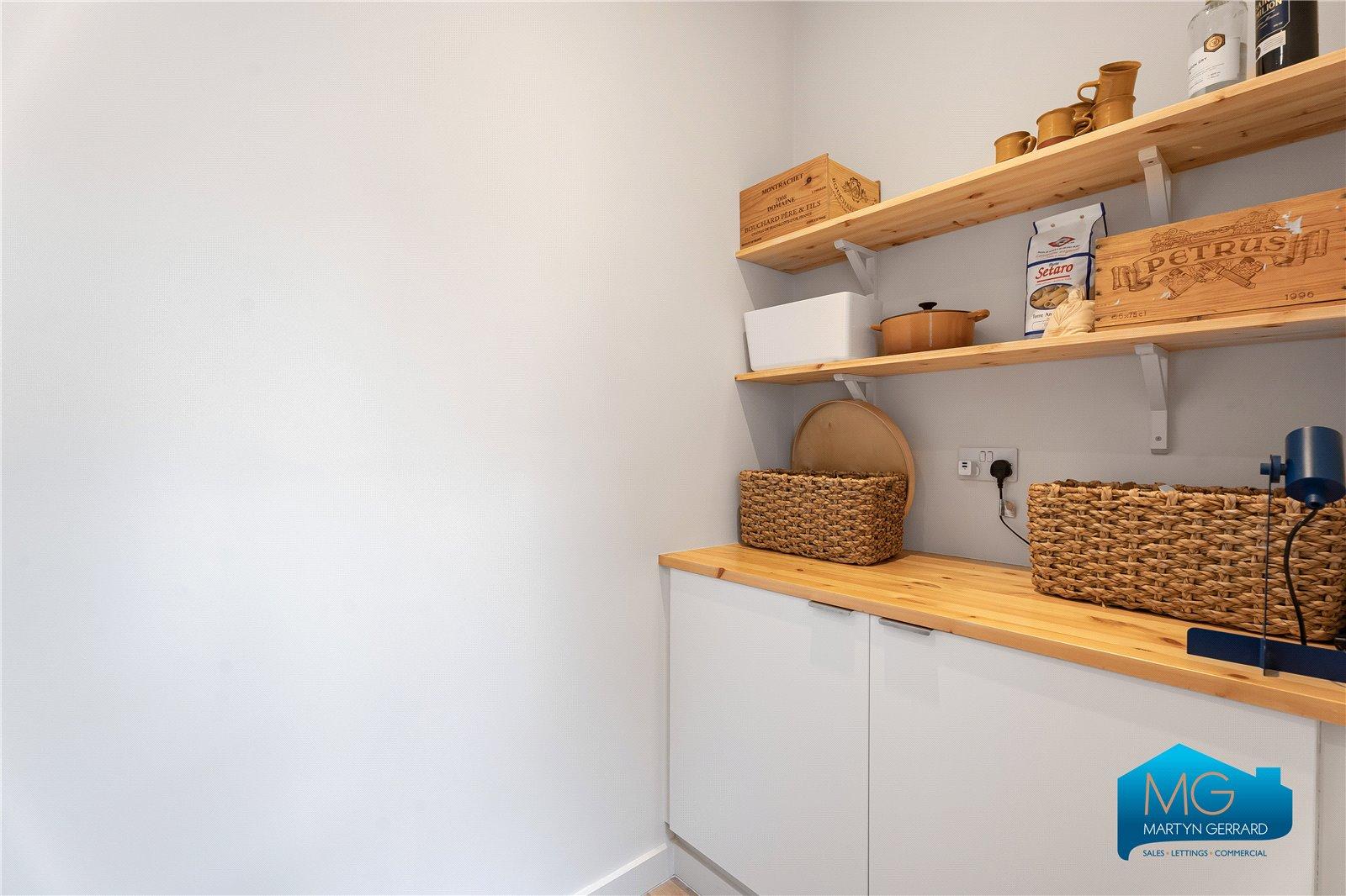 4 bedroom Semi-Detached House to rent - Martyn Gerrard