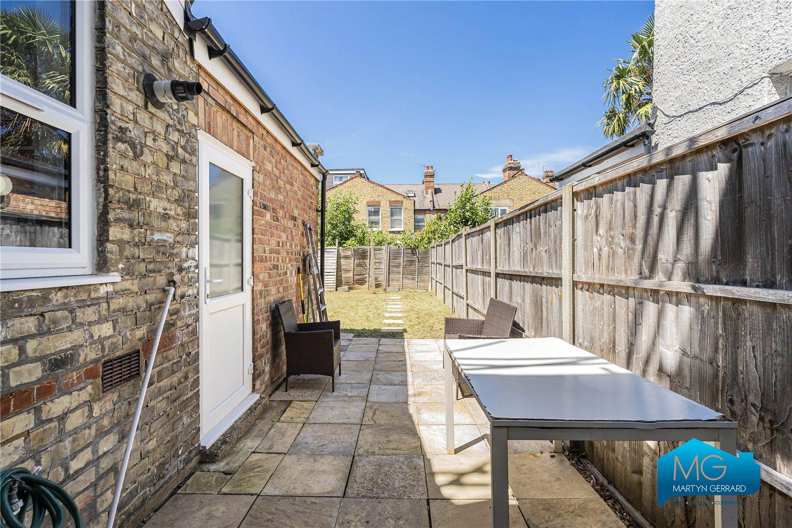 2 bedroom Apartment to rent - Martyn Gerrard