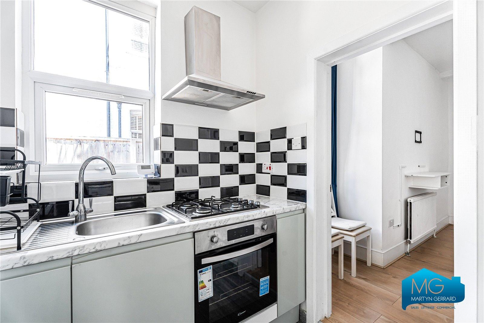 2 bedroom Apartment to rent - Martyn Gerrard