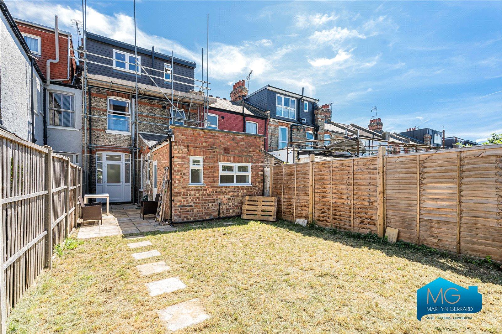 2 bedroom Apartment to rent - Martyn Gerrard