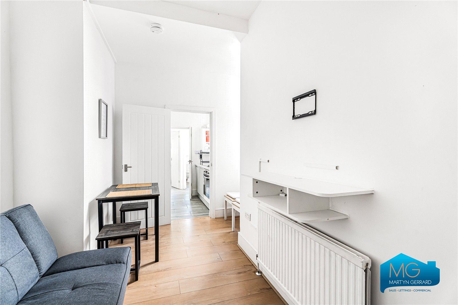 2 bedroom Apartment to rent - Martyn Gerrard